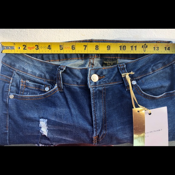 Hot Jean - Picture 5 of 5